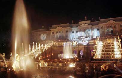 Большой Петергофский дворец ночью