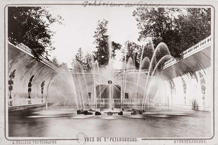Бассейн и фонтан Солнце 1870-73