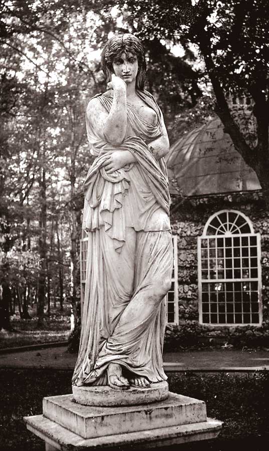 Статуя Галльская женщина и Вольер 1930-41